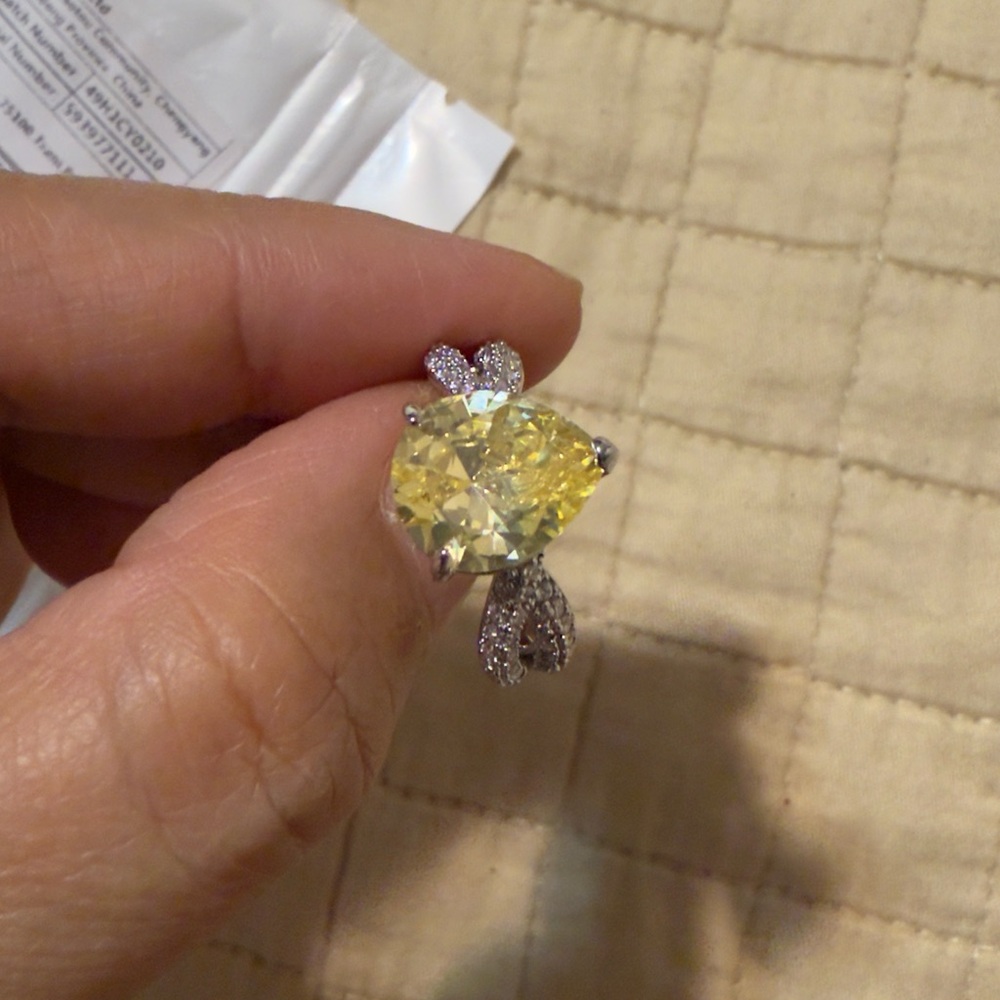 Elegant Yellow and white gold toneWomen's Ring